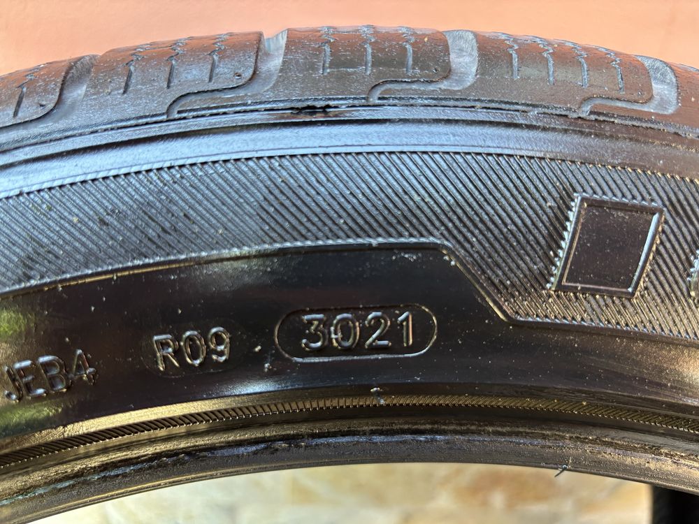 Гуми 315/35R20.