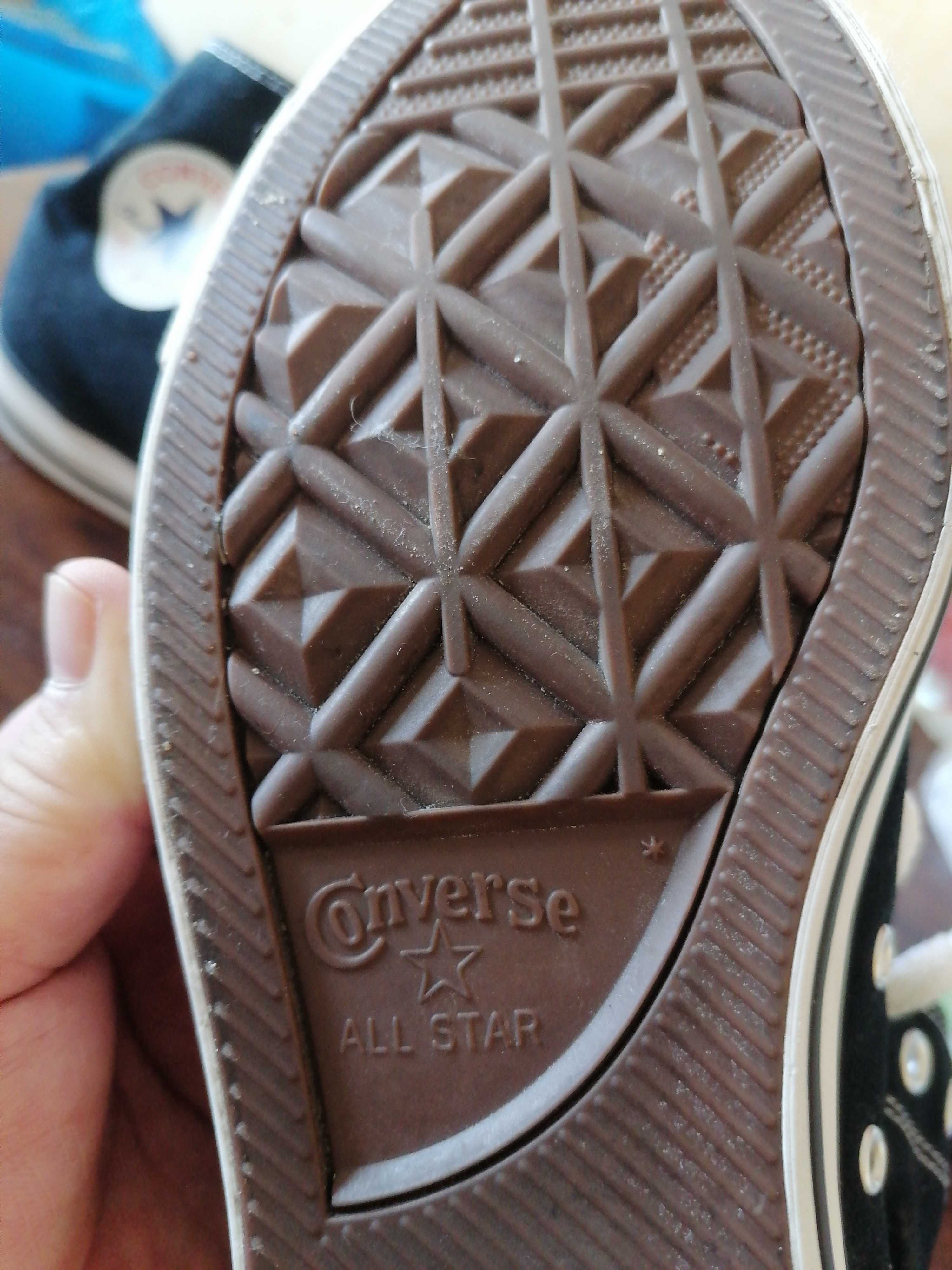 Продавам оригинален Converse номер 42.5