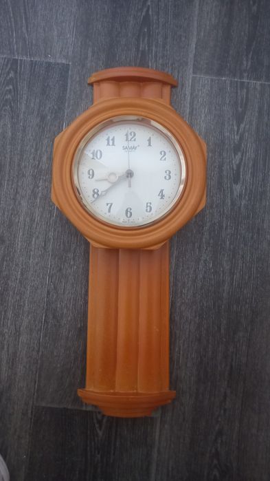 Продам настенные часы