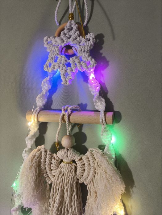 Brad Crăciun de perete handmade cu decoratiuni macrame
