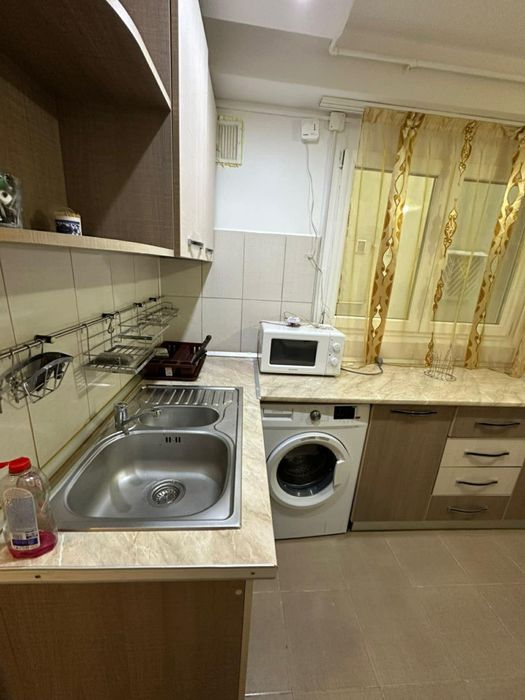 Închiriez garsoniera