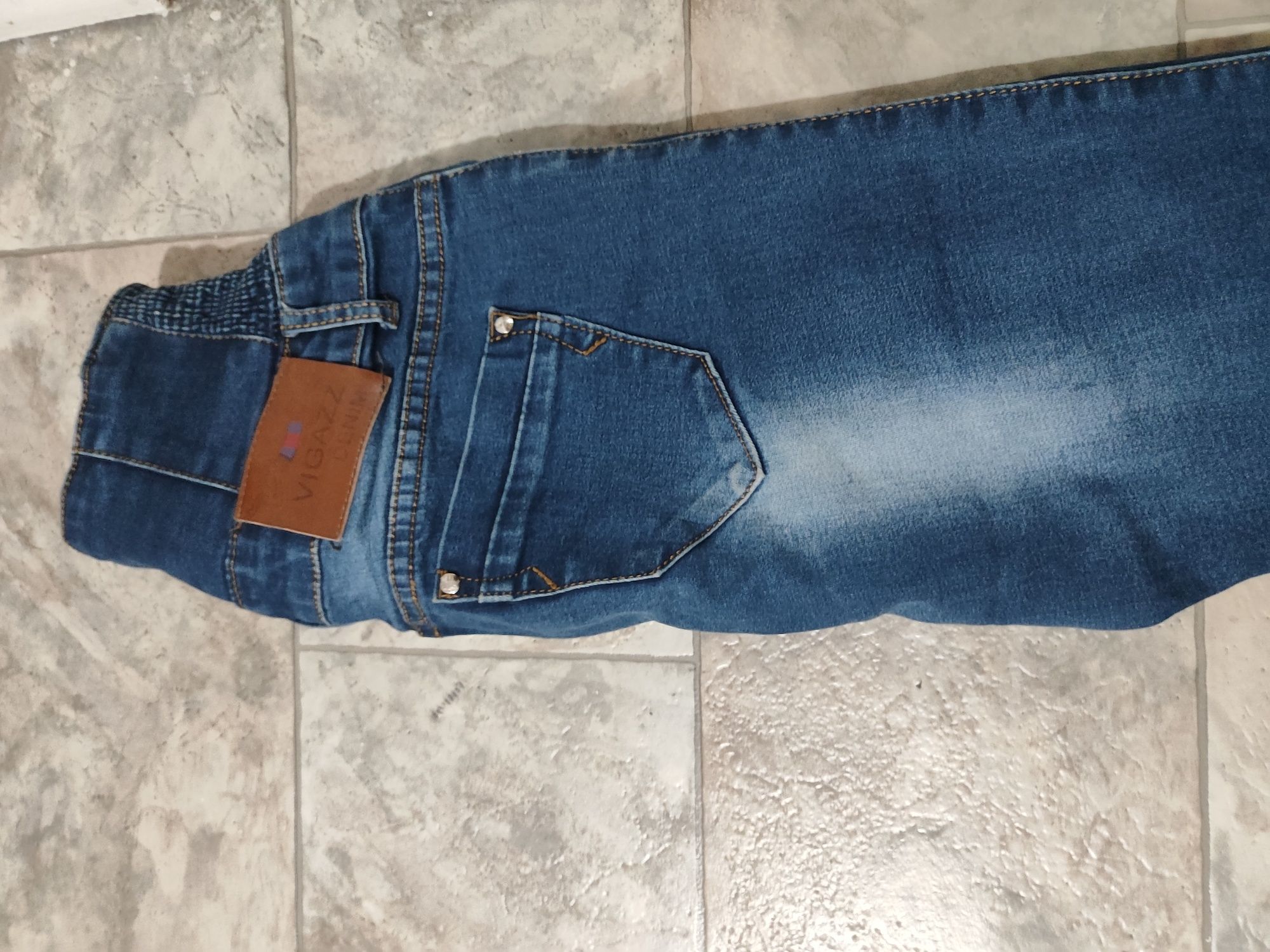Продам джинсы размеры от 25 по 28