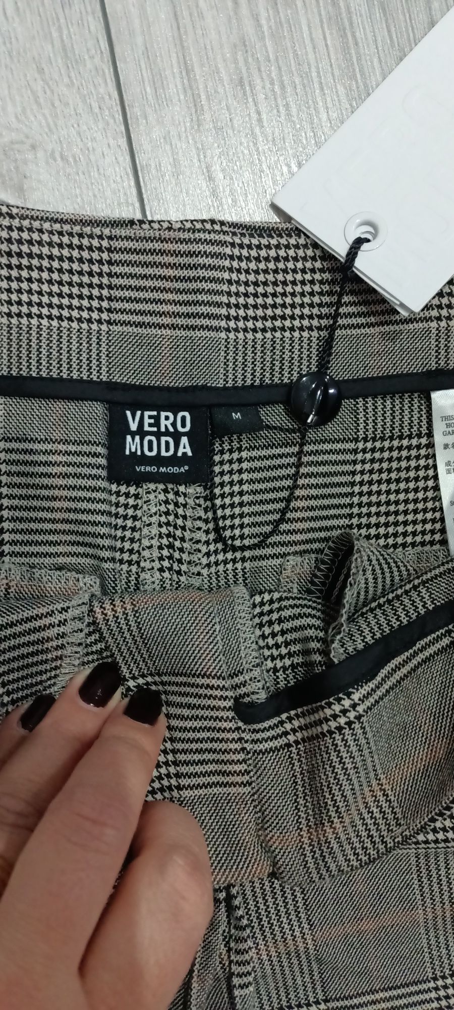 Pantaloni scurți damă,noi cu etichetă