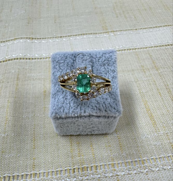 Inel Aur galben cu Diamante si Smarald, pret fix