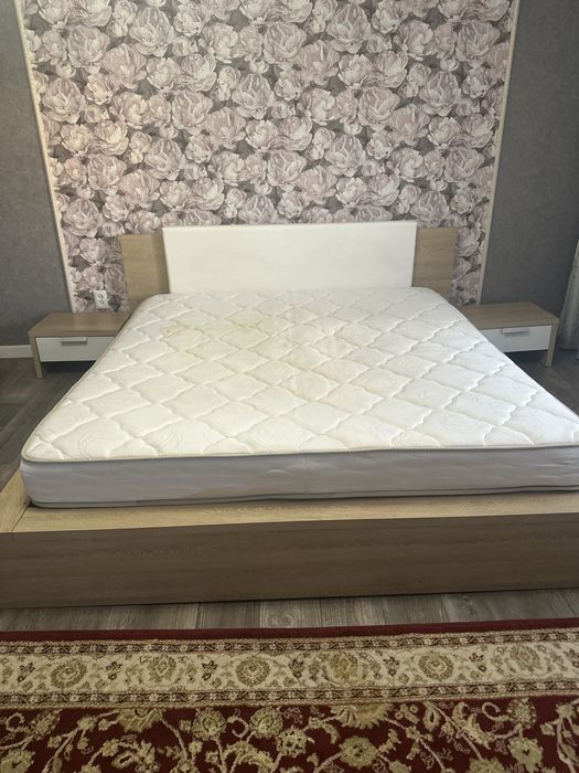 Кровать двухспальная с матрасом