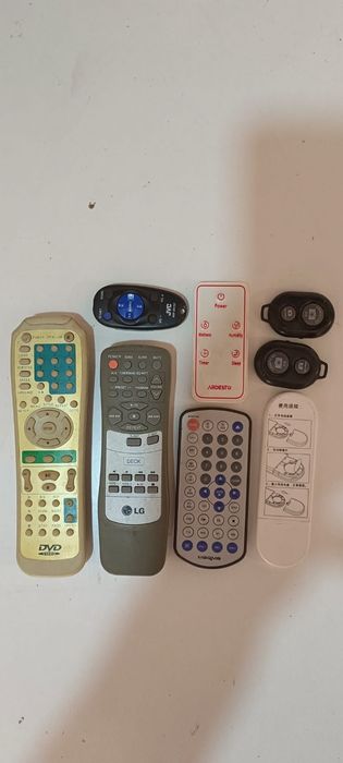 Продам пульты, разные.