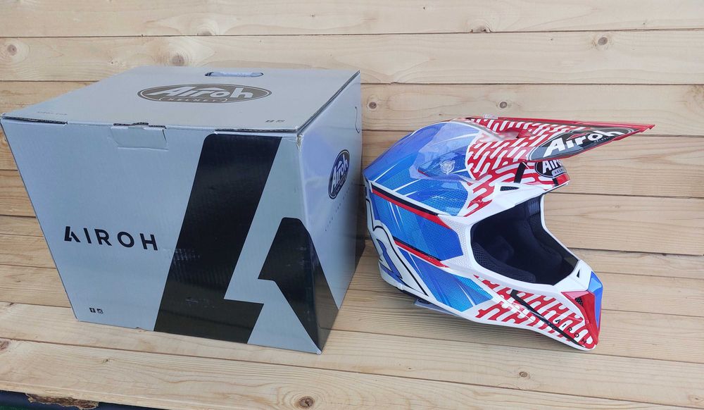 BLACK FRIDAY месец - НОВА каска Airoh - XXL