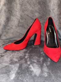 Pantofi cu toc roșii Bershka