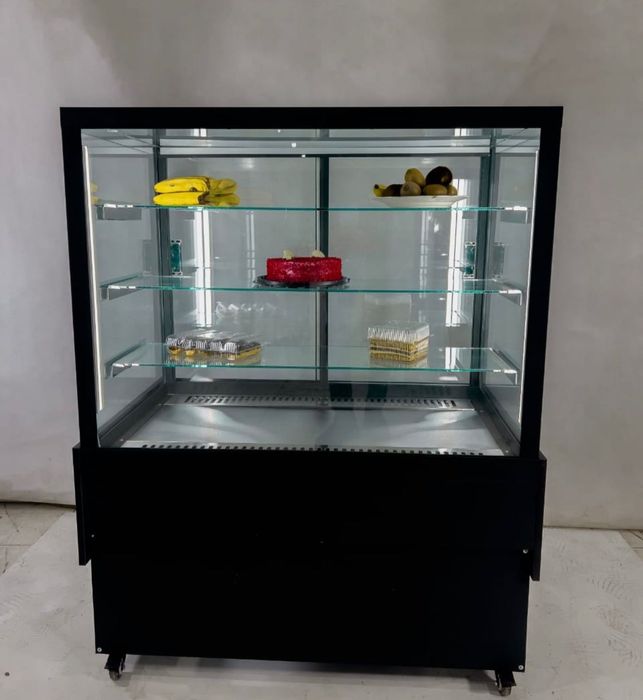 Продаю профессиональную кондитерскую витрину