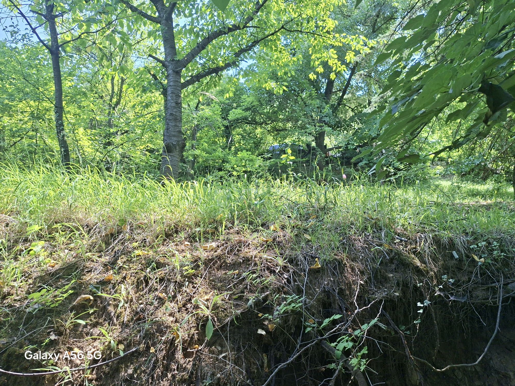 Продавам вила срещу лакатнишкия водопад