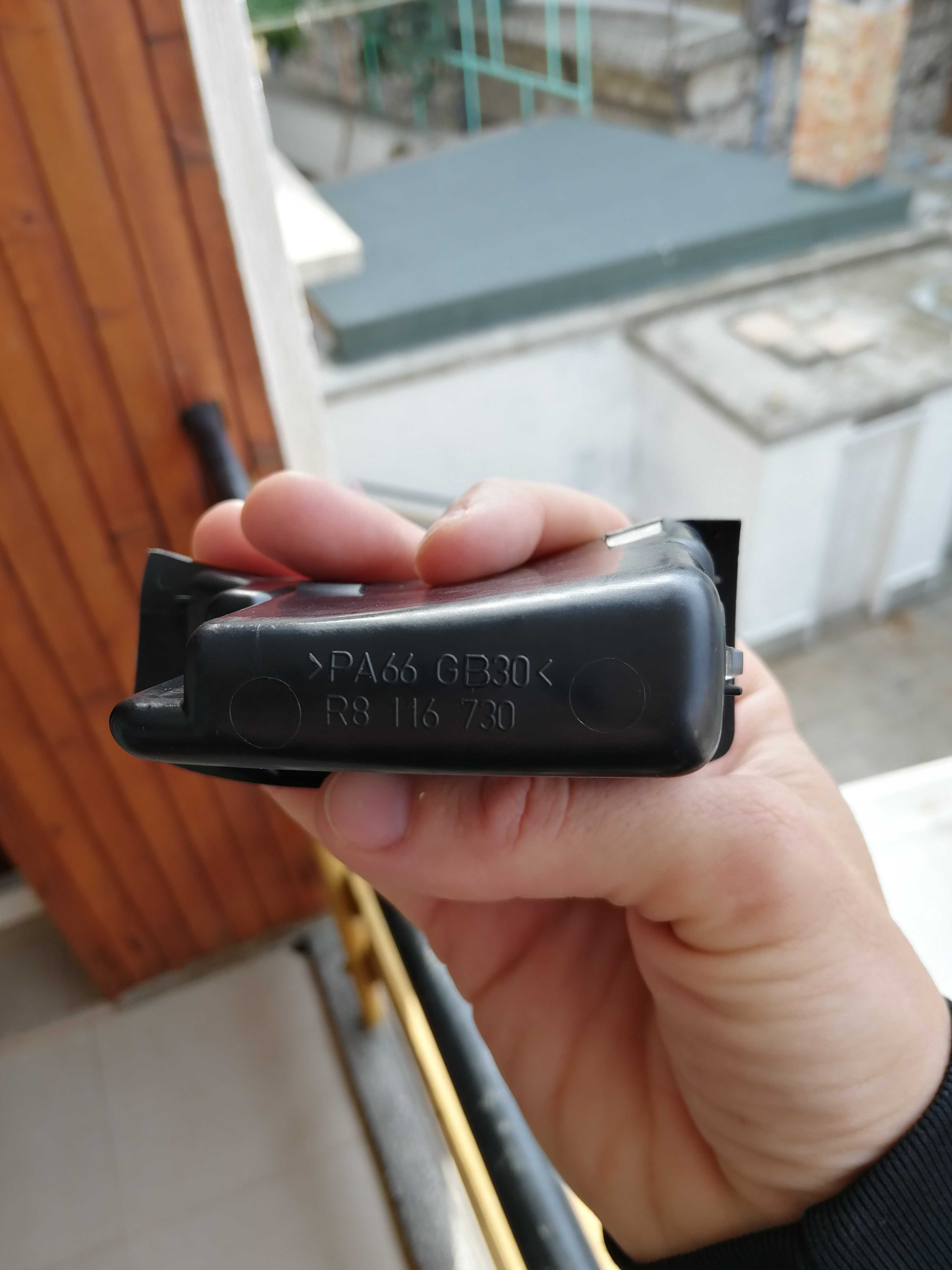 Щора за багажник на Лагуна 2 Комби