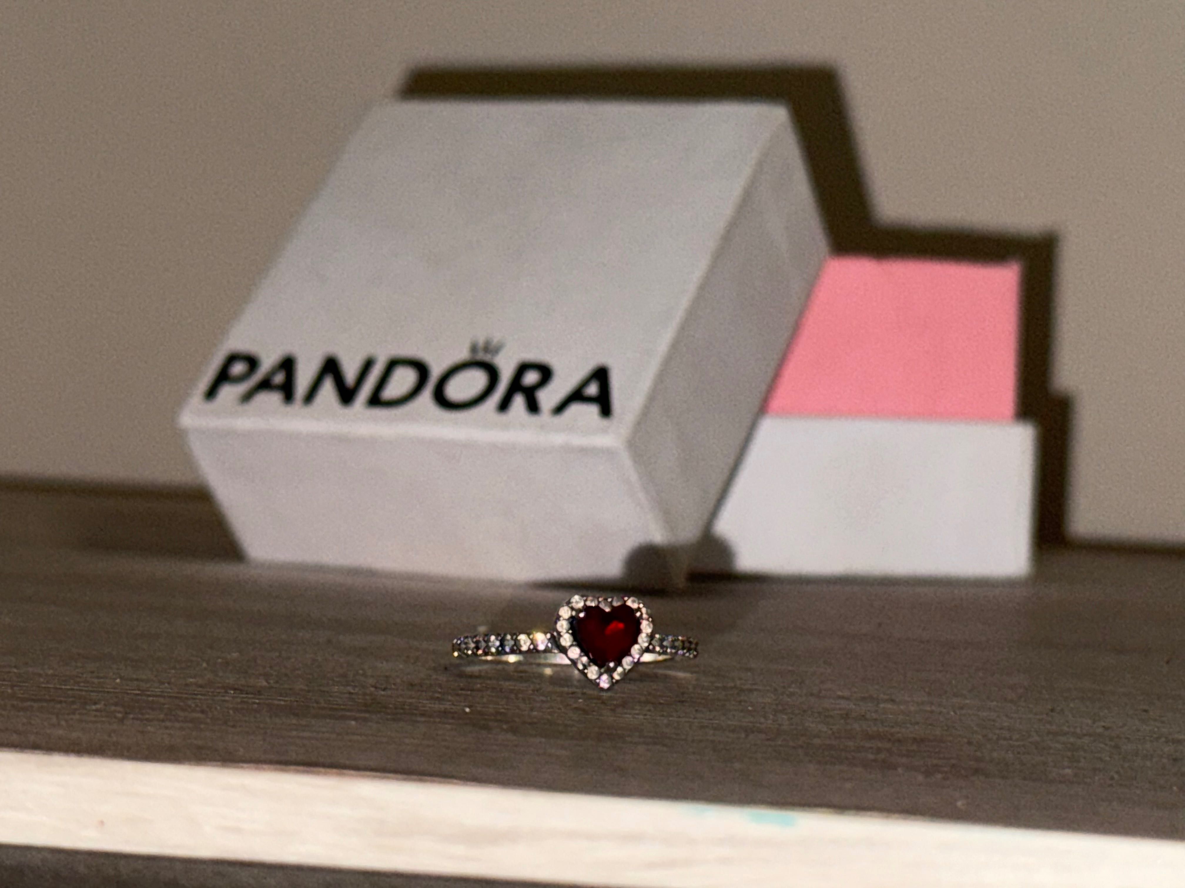 Пръстен PANDORA ,,семейна топлина “