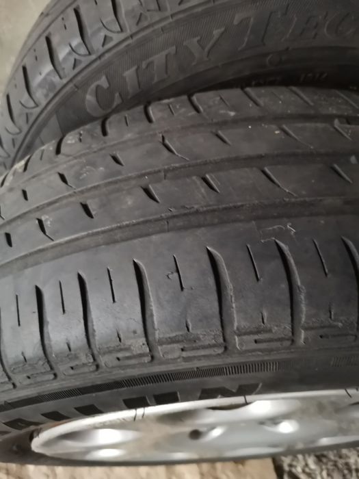 Vând cauciucuri 175/65 R14