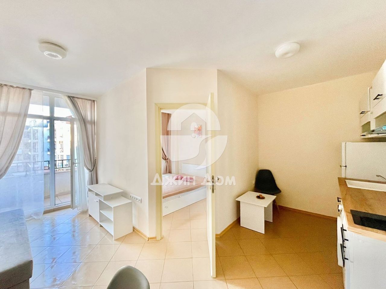 Продава се Двустаен апартамент в к.к. Слънчев бряг - 52 кв.м за 1133 €/кв.м - Снимка #4