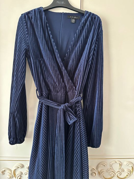 Нова       рокля