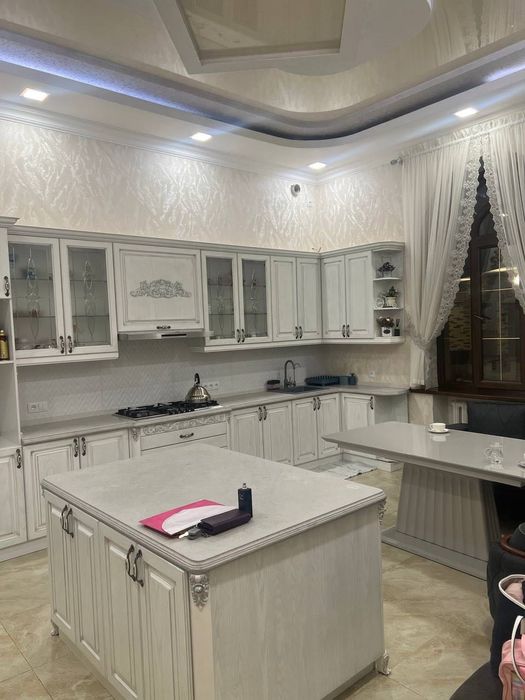 Сдаётся дом в Яккасарайском районе 10 комнат укомплектован с ремонтом