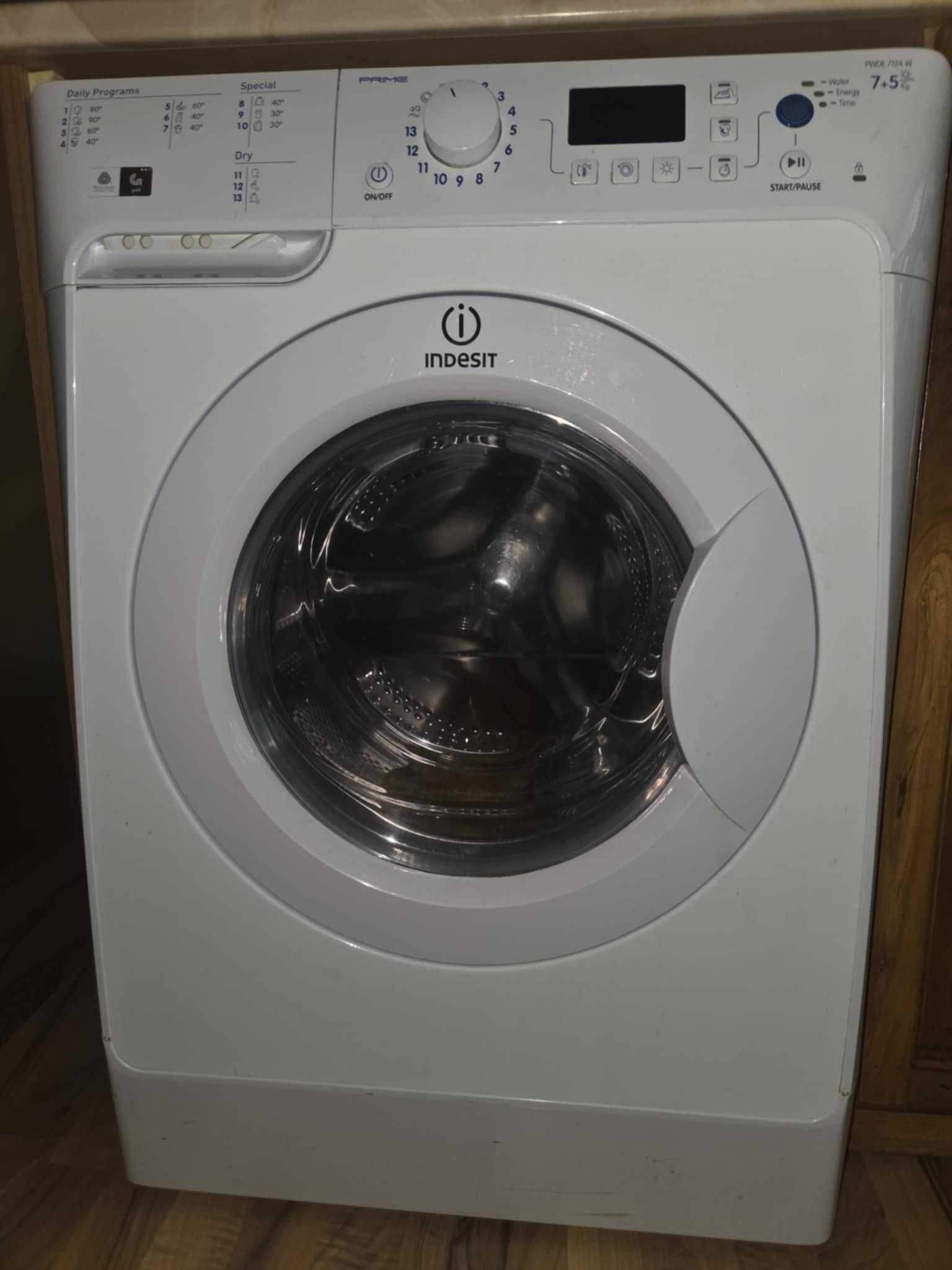 Пералня със сушилня Indesit за части