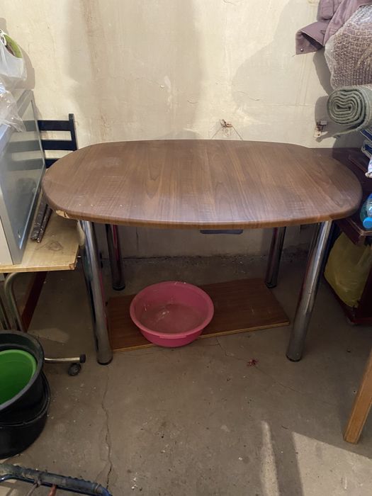 Кухонный стол