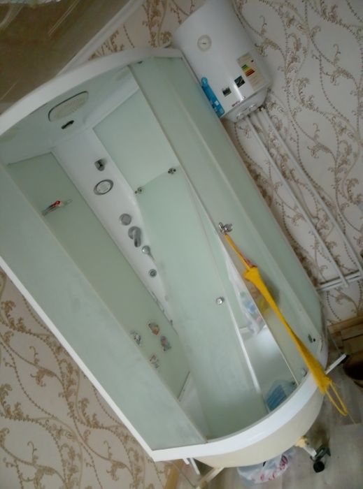 Продам душевую кабину    с месте болерои