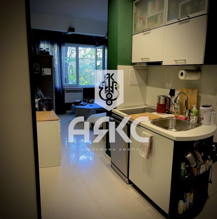 Продава се Двустаен апартамент в София, Красно село - 55 кв.м за 4346 €/кв.м - Снимка #1