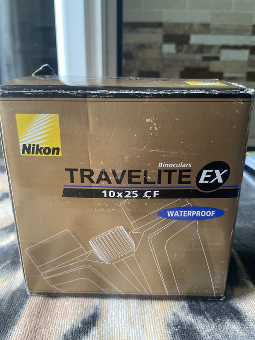 Binoclu Nikon 10x25 cf