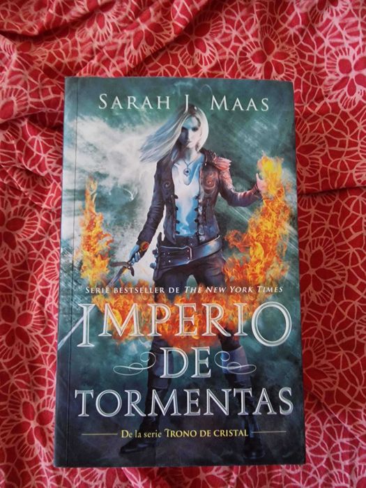 Фентъзи поредица "Стъкленият трон" на испански език, чисто нови