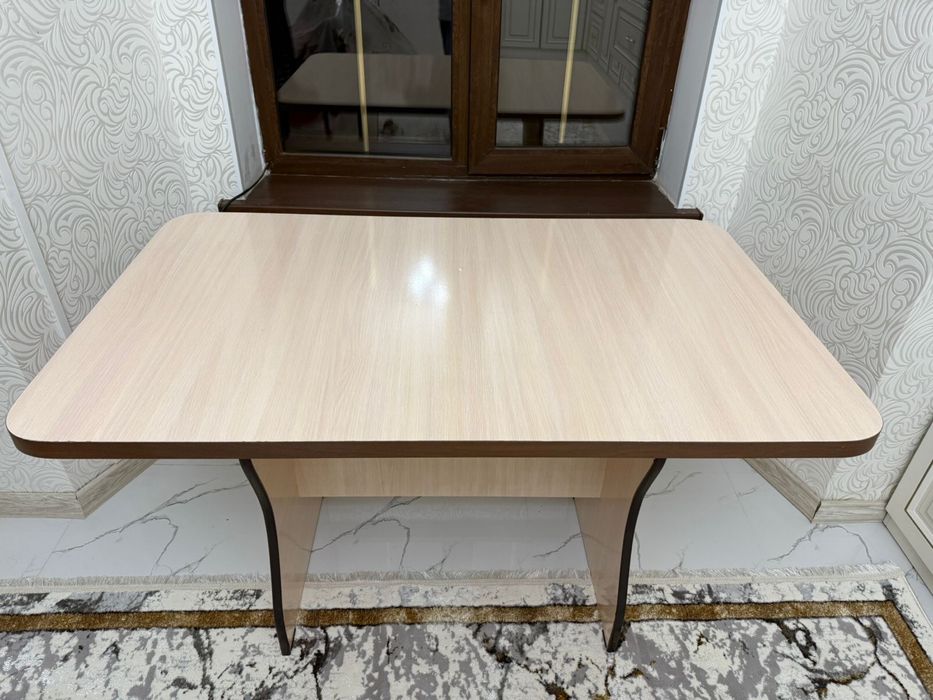 Продам обеденный стол