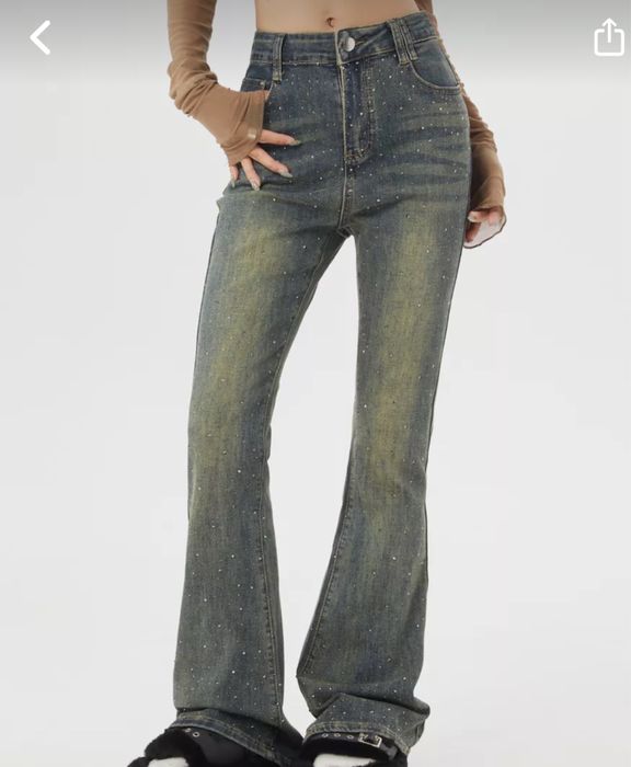 Джинсы клеш от колена с блестками