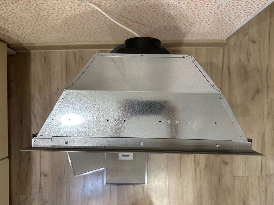 Продаётся встраиваемая вытяжка Beko HNU51311SH 50 см состояние новое