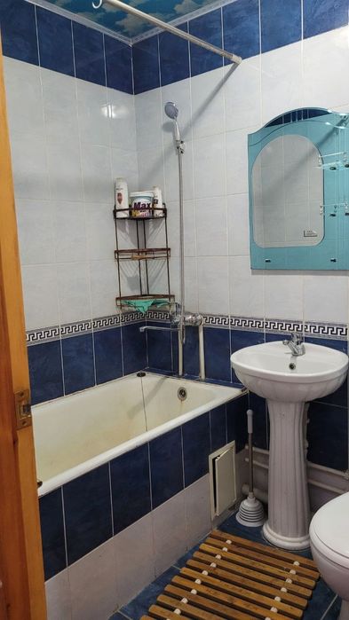 2 xonali kvartira sotiladi