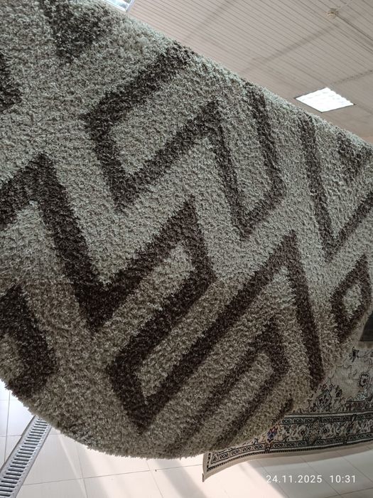 Продам ковер в отличном состоянии