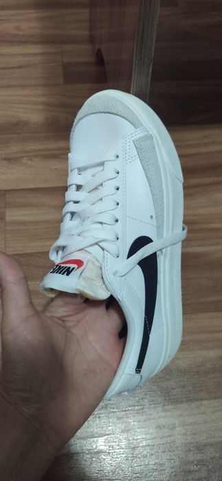 Продам кроссовки на девочку