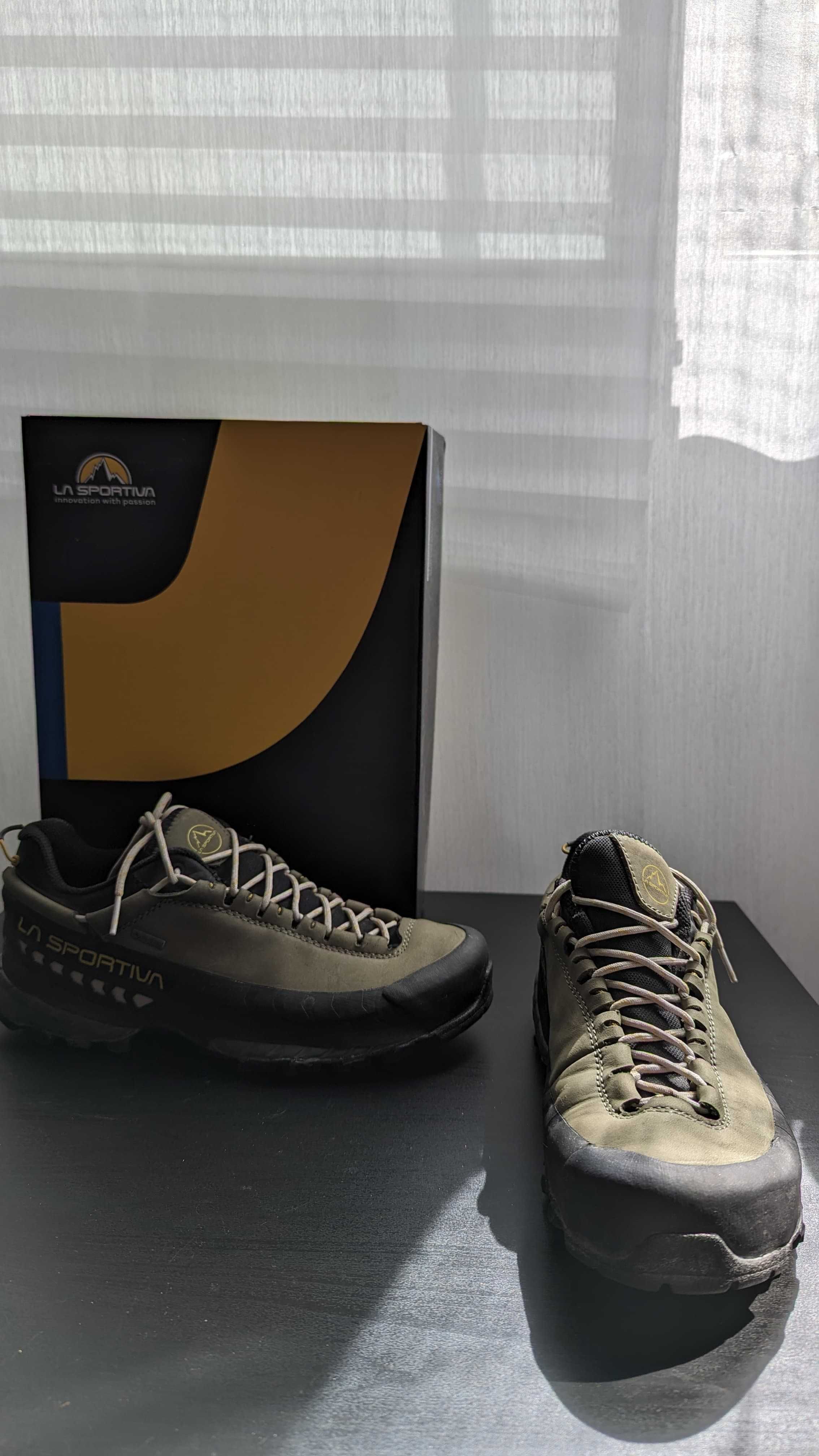 Semighete La Sportiva, model TX5 Low GTX 2022