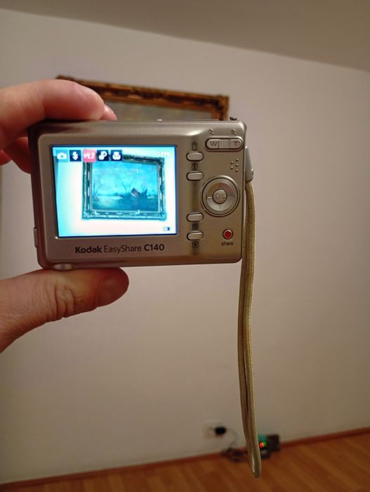 Vând aparat foto Kodak 8.2Megapixels nou