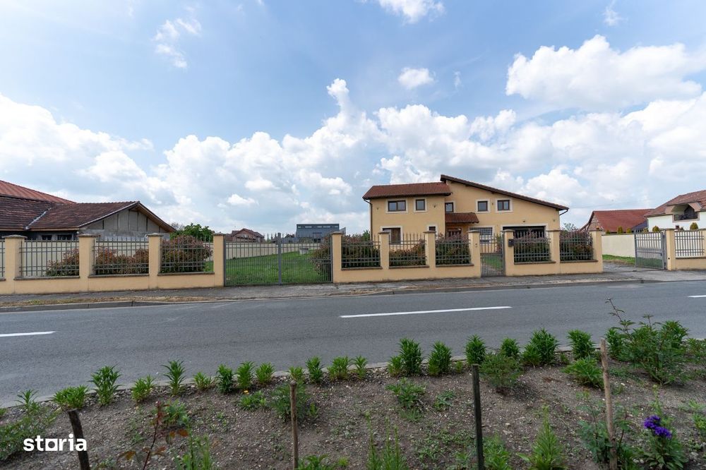 Casa cu etaj si teren generos 2.841 mp - Gai