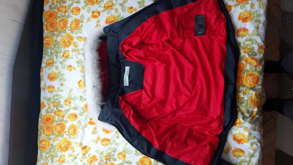 Дамско зимно яке с качулка от естестван пух