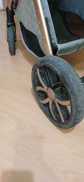 Продавам бебешка количка