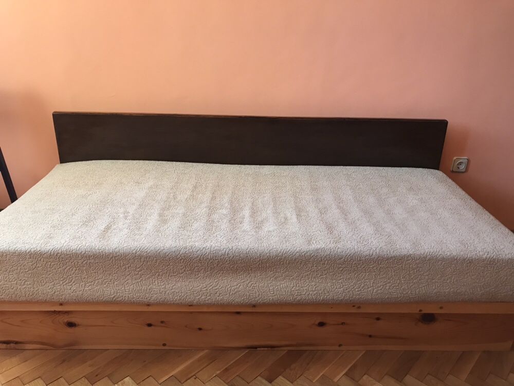 Легло с матрак и механизъм