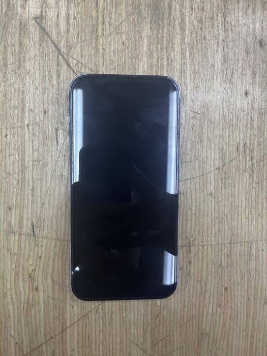Продам 14 pro max идеальное состояния память 128 gb батарейка 82 % …..