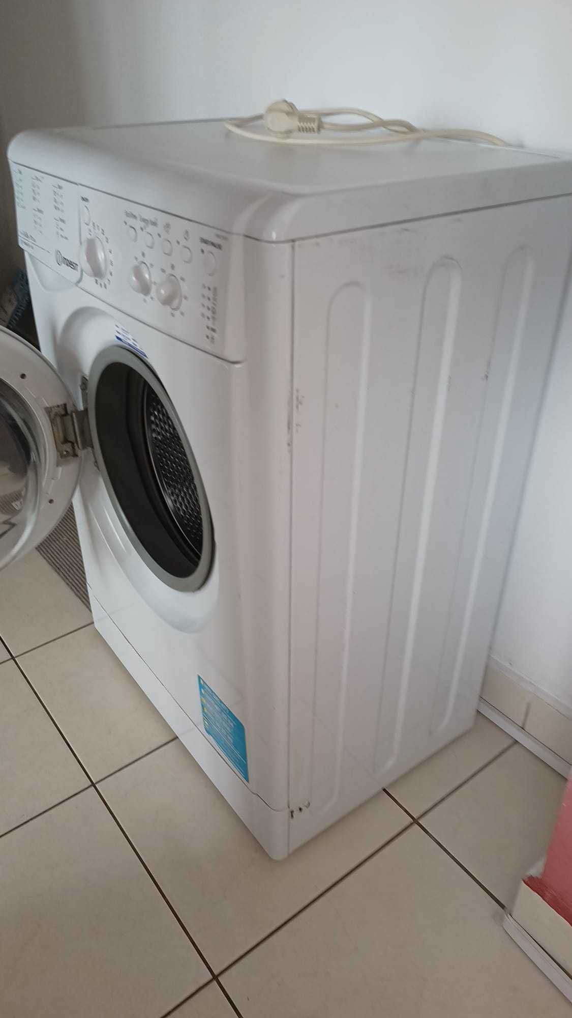 Indesit IWSC 51051 Mașină de spălat Clasa A+, 5 kg - 450 lei