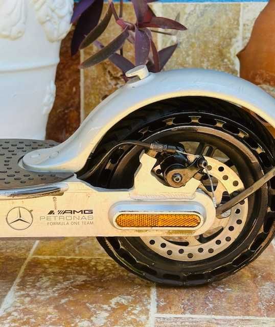 Trotineta electrica Xiaomi- Mercedes AMG Petronas F1 Team Edition