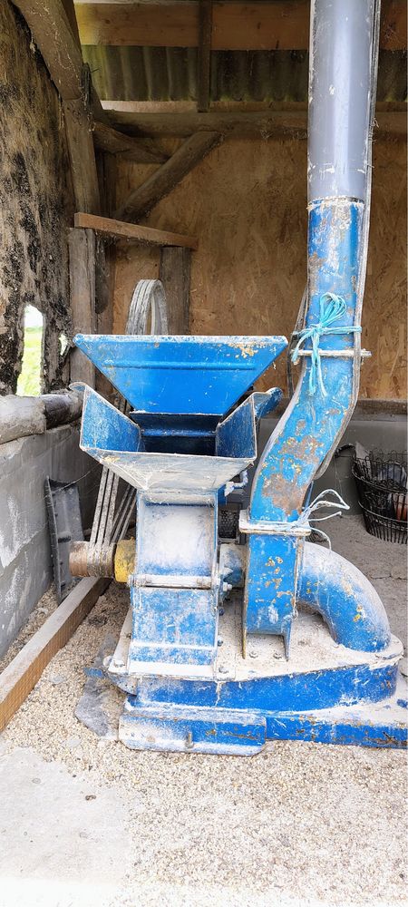 Moara ciocanele la priza tractor