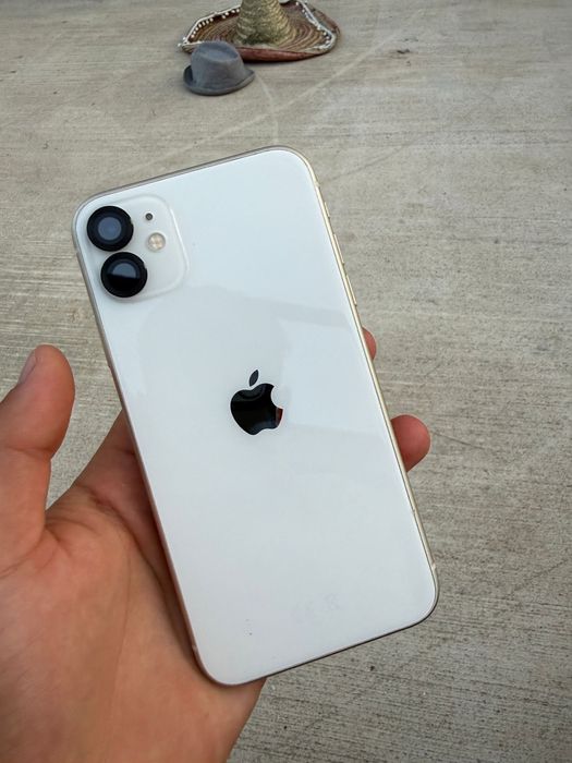 Vand iphone 11 simplu
