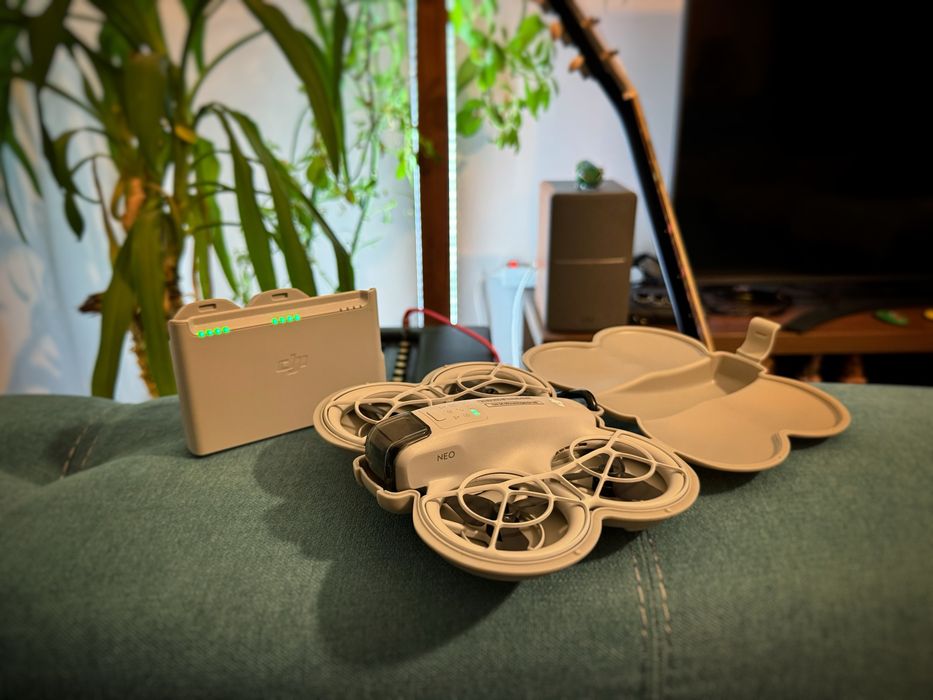 DJI Neo, 3 baterii, hub incarcare