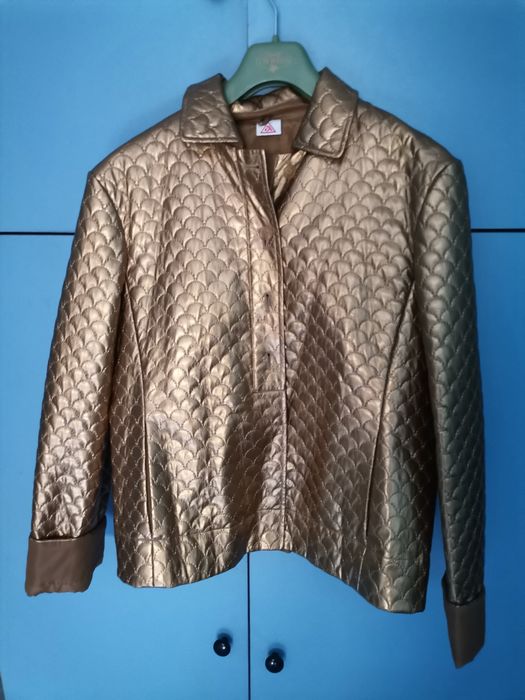 Розово и златно яке на Аристон