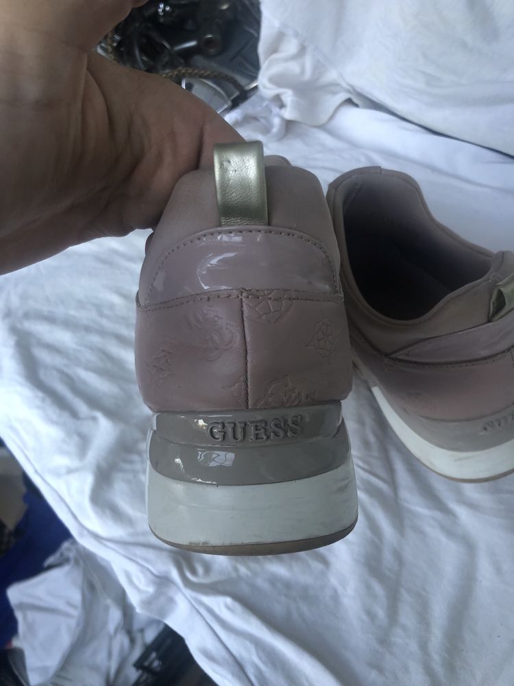 GUESS оригинални дамски обувки 38