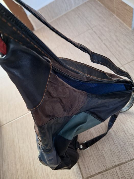 Vând ghiozdan care se poate purta și geanta