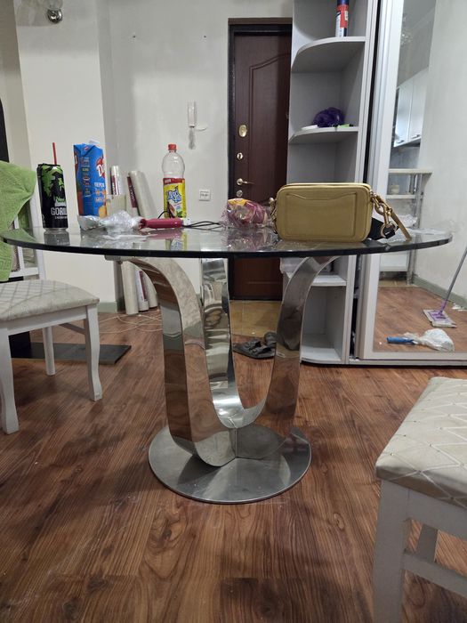 Стол стеклянный кухонный