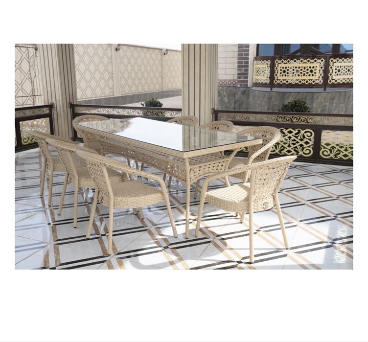 Стол в комплекте со стульями ( 8 шт) , по договорной цене