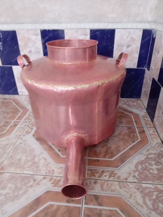 Vând un cazan de făcut țuică la capacitatea de 120 l cu toate accesori